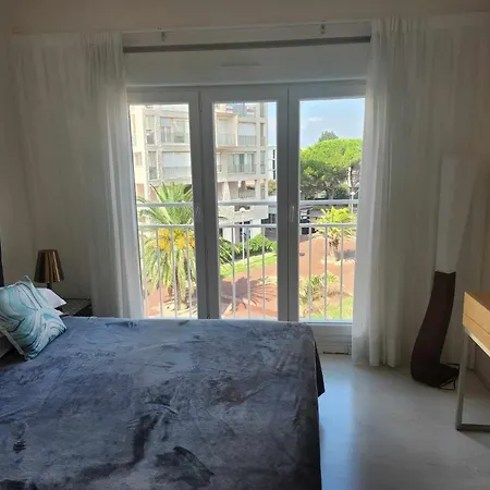 Bleu Duplex & Saint-Cyprien (Pyrenees-Orientales)