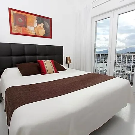 Bleu Duplex & Saint-Cyprien (Pyrenees-Orientales)