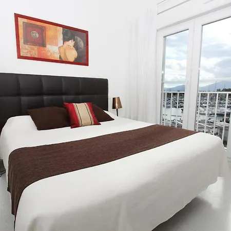 Bleu Duplex & Saint-Cyprien (Pyrenees-Orientales)